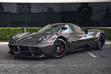 pagani huayra full carbon.